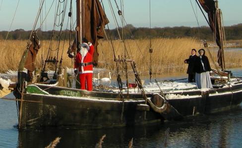 Father Christmas arriving e14809572 crop