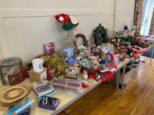 221210 Coffee Morning Xmas bric a brac IMG 1120