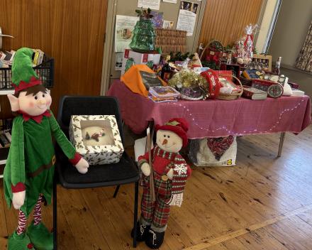 251211 elves IMG 1258C Linda