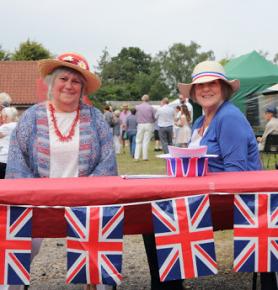 Q90 Ladies on gate