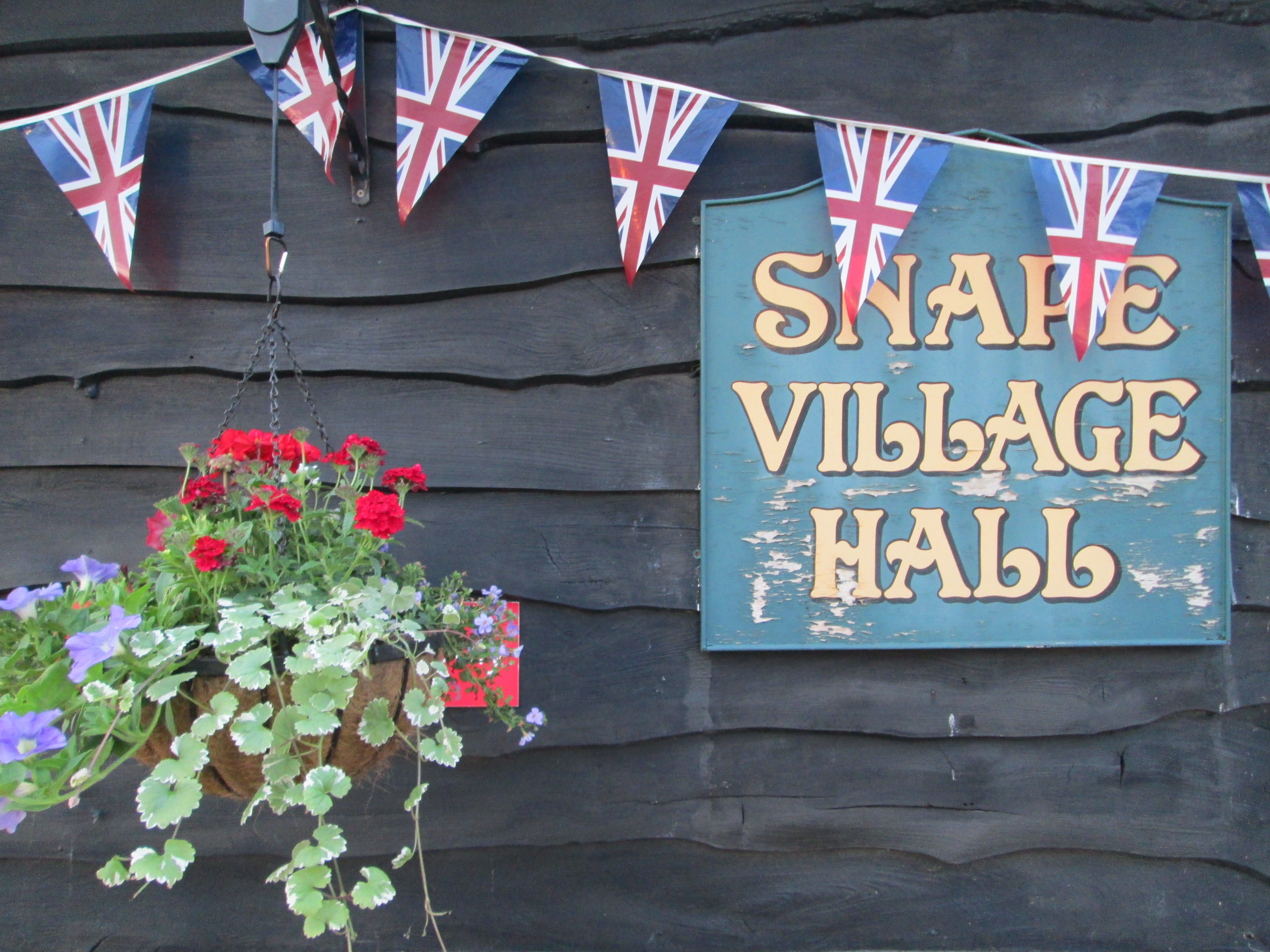 flags on VH sign IMG 5727