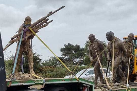The Walking Men on the move