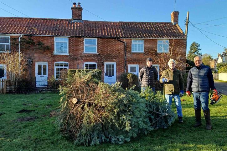 250103 Christmas tree demise 3x2CGKL