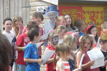 2016 Queen90 School children