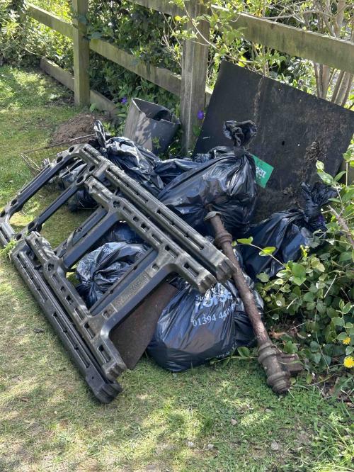 260418 litter pick IMG 0242C JnSw